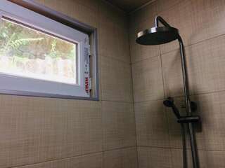 Гостевой дом Guest House Shorena Махинджаури Трехместный номер «Комфорт» с душем-9
